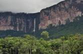 Começam a aparecer as primeiras cachoeiras nos tepuis a caminho do Salto Angel, em Canaima, no sul da Venezueka